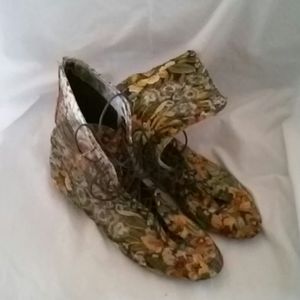 Vintage Tapestry lace up boots circ 1980 L J Simon